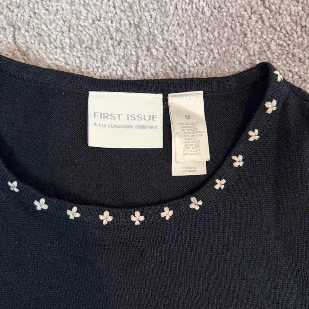 Knitted take with embroidered neck line - Picture 2 of 5